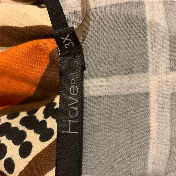 Plus sized geometric print wrap dress 2x - Picture 6 of 6